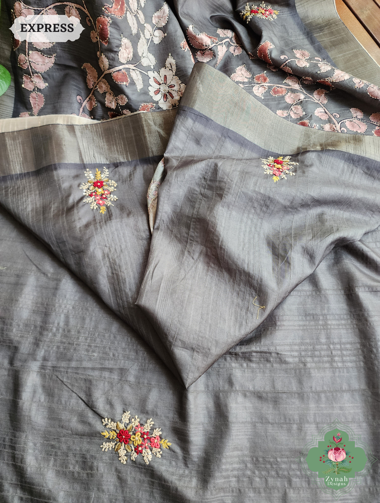 Zynah Army Green Jute Linen Saree With Kalamkari Pallu, Kantha & Sequins Highlight & Frenchknot Hand Embroidery; Custom Stitched/Ready-made Blouse, Fall, Petticoat; SKU: 0609202401