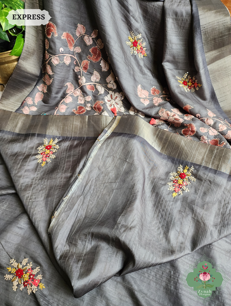 Zynah Army Green Jute Linen Saree With Kalamkari Pallu, Kantha & Sequins Highlight & Frenchknot Hand Embroidery; Custom Stitched/Ready-made Blouse, Fall, Petticoat; SKU: 0609202401