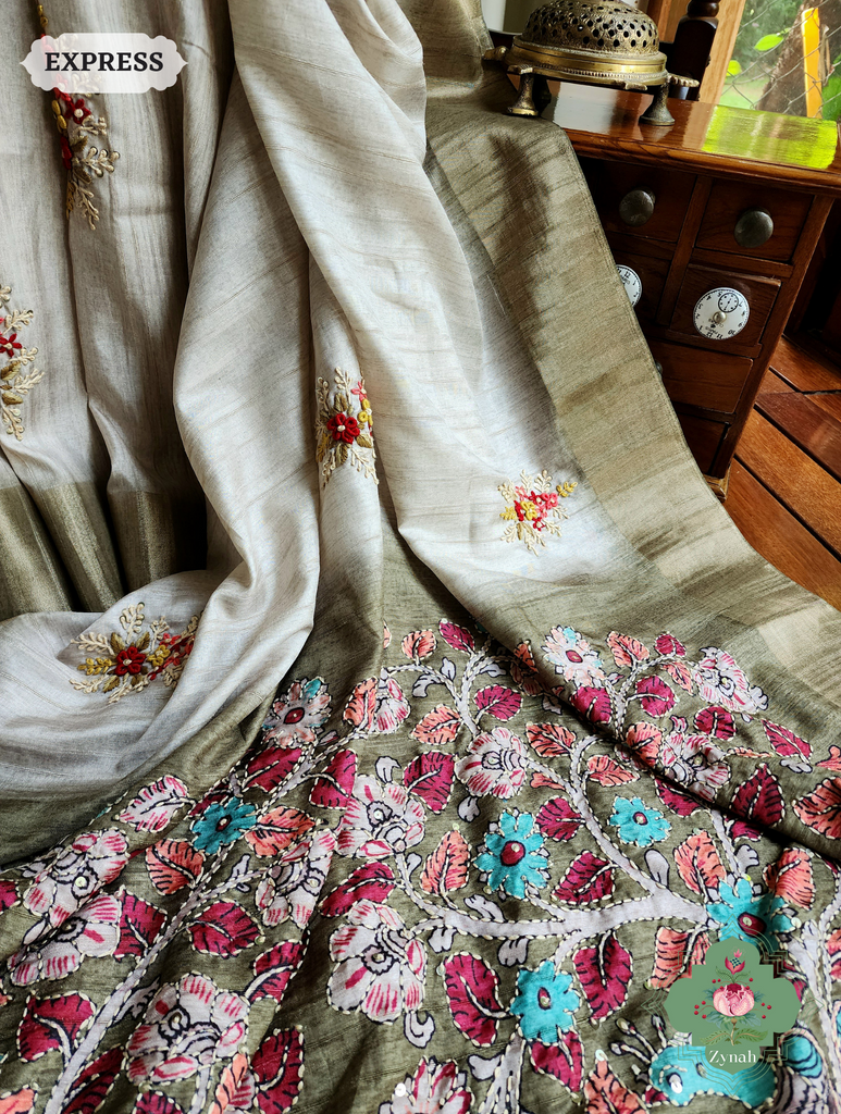 Off White / Henna Green Jute Linen Saree, Kalamkari Pallu With Kantha Work, All Over Frenchknot Embroidery Butis