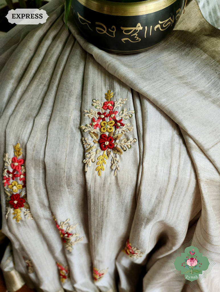 Off White / Henna Green Jute Linen Saree, Kalamkari Pallu With Kantha Work, All Over Frenchknot Embroidery Butis