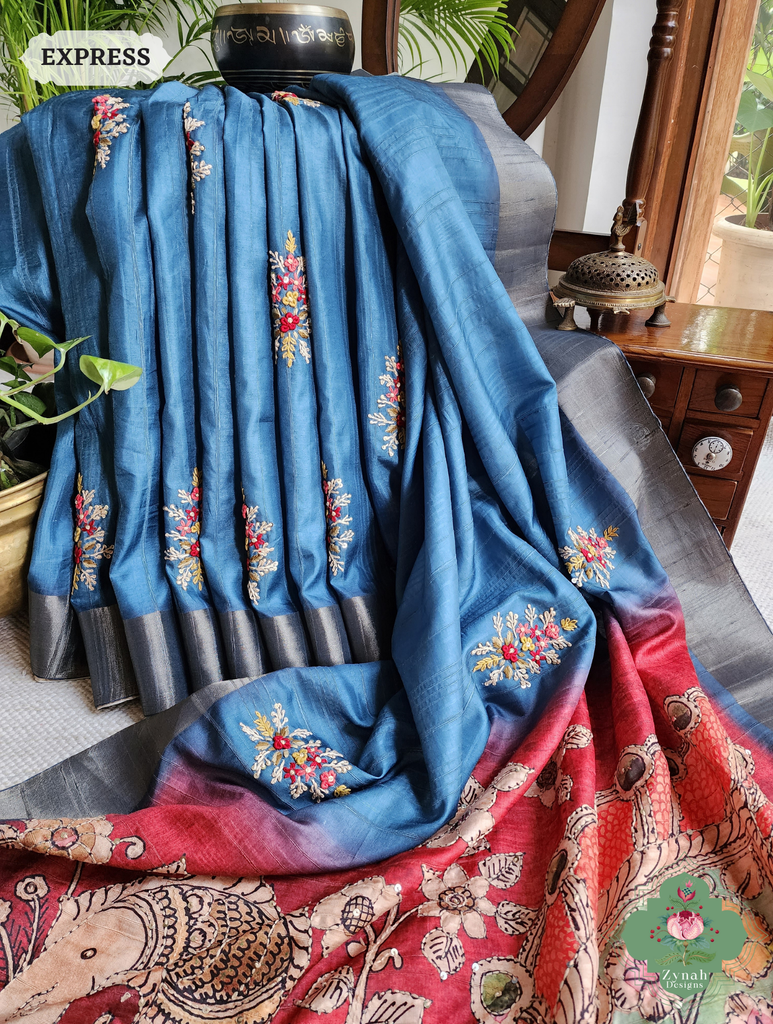 Zynah Teal Blue Jute Linen Saree With Red Kalamkari Pallu, Kantha & Sequins Highlight & Frenchknot Hand Embroidery; Custom Stitched/Ready-made Blouse, Fall, Petticoat; SKU: 0609202408
