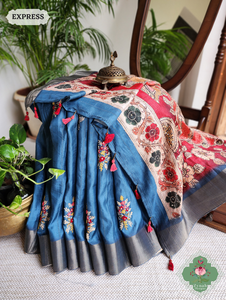 Zynah Teal Blue Jute Linen Saree With Red Kalamkari Pallu, Kantha & Sequins Highlight & Frenchknot Hand Embroidery; Custom Stitched/Ready-made Blouse, Fall, Petticoat; SKU: 0609202408
