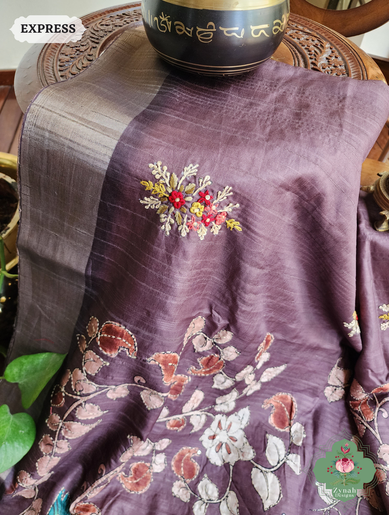 Zynah Wine Jute Linen Saree With Kalamkari Pallu, Kantha & Sequins Highlight & Frenchknot Hand Embroidery; Custom Stitched/Ready-made Blouse, Fall, Petticoat; SKU: 0609202409