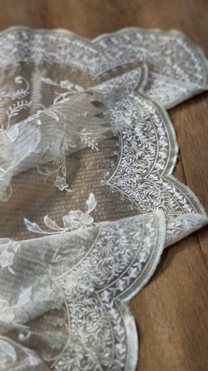 Zynah Nooré – Pure Organza Silk Saree with Golden Zari Stripes & Self Thread Floral Embroidery