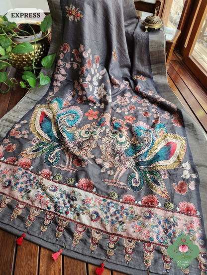 Zynah Army Green Jute Linen Saree With Kalamkari Pallu, Kantha & Sequins Highlight & Frenchknot Hand Embroidery; Custom Stitched/Ready-made Blouse, Fall, Petticoat; SKU: 0609202401