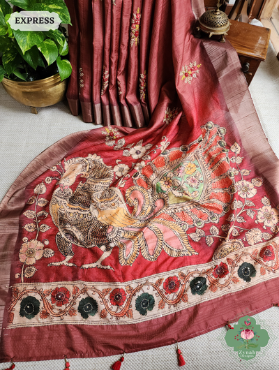 Zynah Coral Red Jute Linen Saree With Kalamkari Pallu, Kantha & Sequins Highlight & Frenchknot Hand Embroidery; Custom Stitched/Ready-made Blouse, Fall, Petticoat; SKU: 0609202404