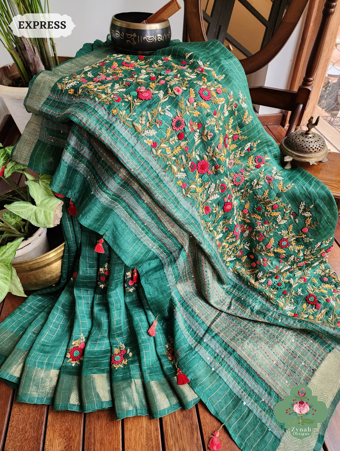 Green Linen Silk Saree With Frenchknot Hand Embroidery 3