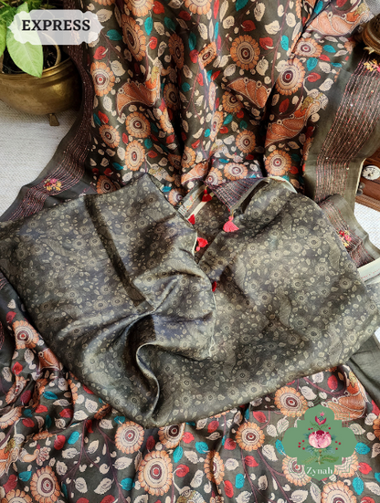 Zynah Dark Moss Green Jute Tussar Kalamkari Saree, Frenchknot Motifs & Kantha Hand Embroidery at Pallu & Border & Sequins; Custom Stitched/Ready-made Blouse, Fall, Petticoat; SKU: 0805202304