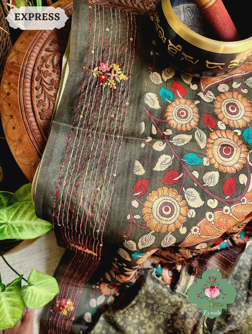 Zynah Dark Moss Green Jute Tussar Kalamkari Saree, Frenchknot Motifs & Kantha Hand Embroidery at Pallu & Border & Sequins; Custom Stitched/Ready-made Blouse, Fall, Petticoat; SKU: 0805202304