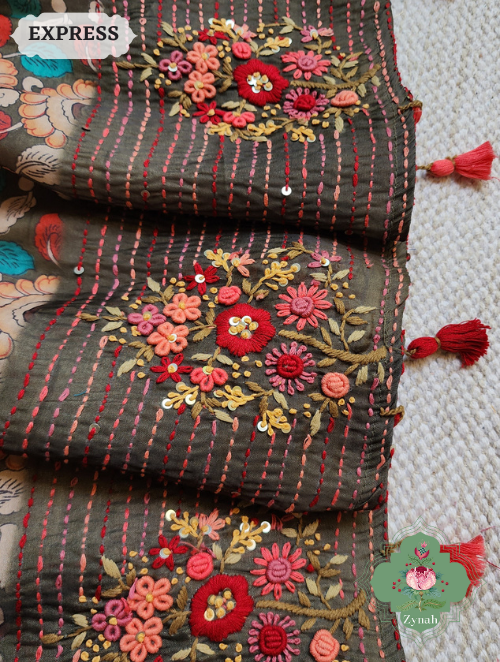 Zynah Dark Moss Green Jute Tussar Kalamkari Saree, Frenchknot Motifs & Kantha Hand Embroidery at Pallu & Border & Sequins; Custom Stitched/Ready-made Blouse, Fall, Petticoat; SKU: 0805202304