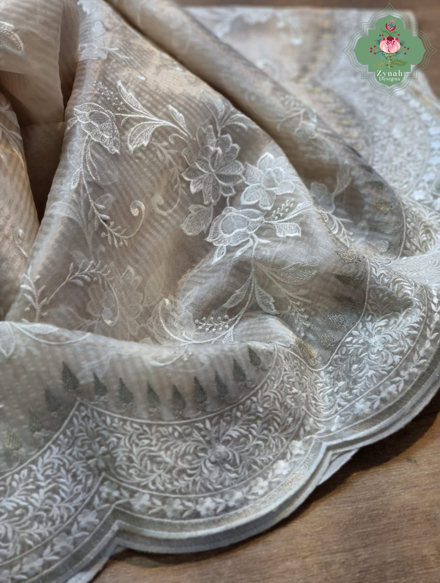 Zynah Nooré – Pure Organza Silk Saree with Golden Zari Stripes & Self Thread Floral Embroidery