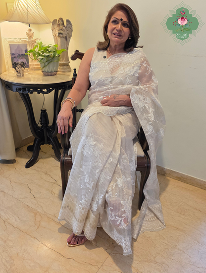 Zynah Nooré – Pure Organza Silk Saree with Golden Zari Stripes & Self Thread Floral Embroidery