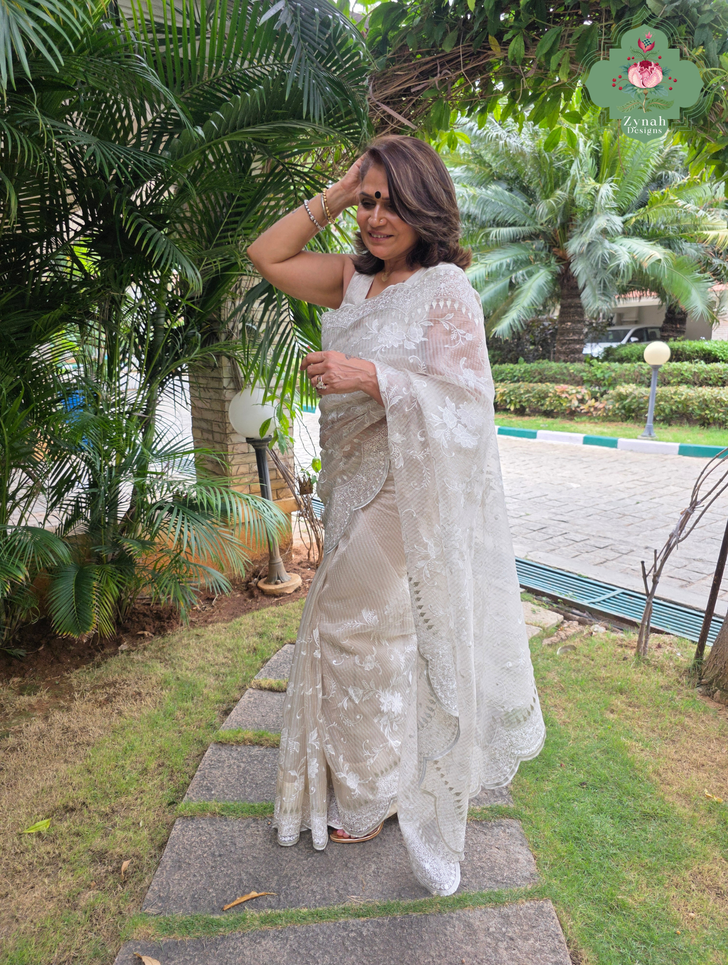 Zynah Nooré – Pure Organza Silk Saree with Golden Zari Stripes & Self Thread Floral Embroidery
