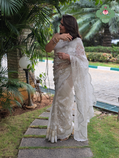 Zynah Nooré – Pure Organza Silk Saree with Golden Zari Stripes & Self Thread Floral Embroidery