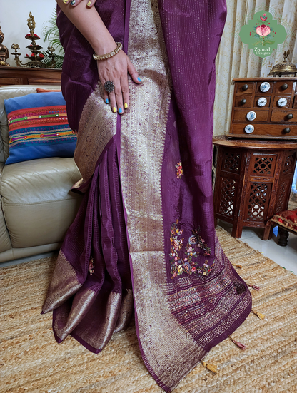 Zynah Aubergine Éclat – Purple Aubergine Satin Silk Saree with French Knot Hand Embroidery & Fine Gold Zari Lines