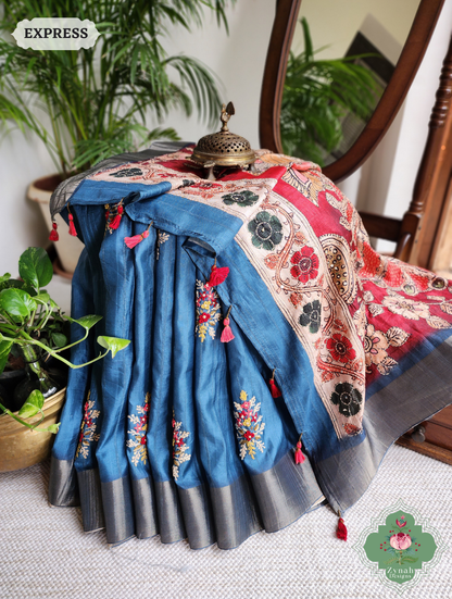 Zynah Teal Blue Jute Linen Saree With Red Kalamkari Pallu, Kantha & Sequins Highlight & Frenchknot Hand Embroidery; Custom Stitched/Ready-made Blouse, Fall, Petticoat; SKU: 0609202408