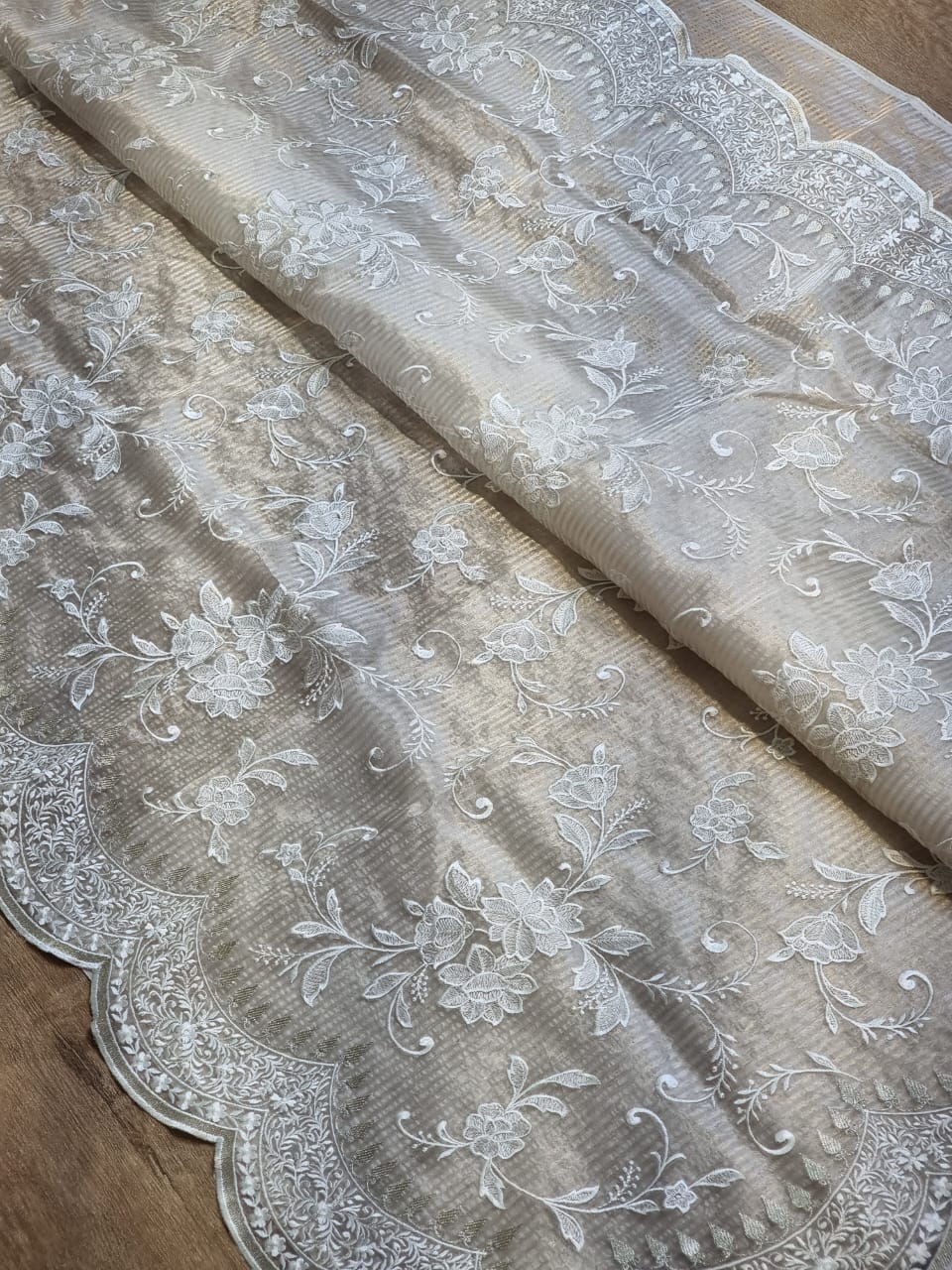 Zynah Nooré – Pure Organza Silk Saree with Golden Zari Stripes & Self Thread Floral Embroidery