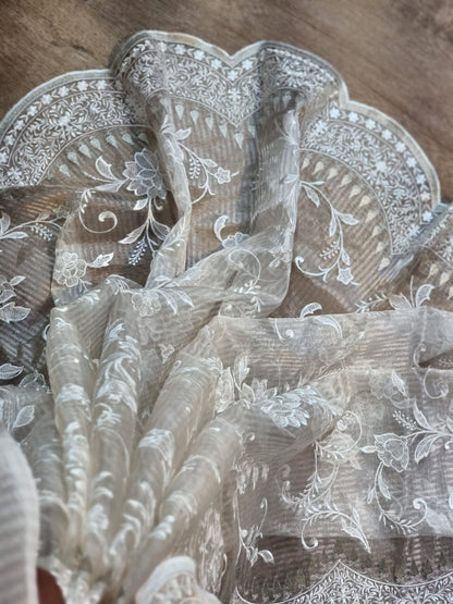 Zynah Nooré – Pure Organza Silk Saree with Golden Zari Stripes & Self Thread Floral Embroidery