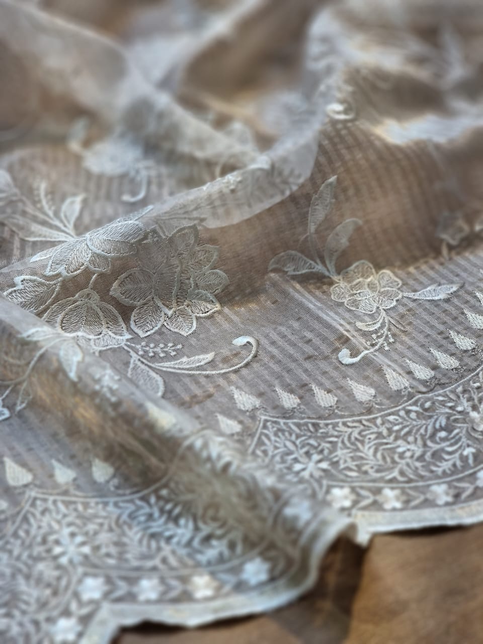 Zynah Nooré – Pure Organza Silk Saree with Golden Zari Stripes & Self Thread Floral Embroidery