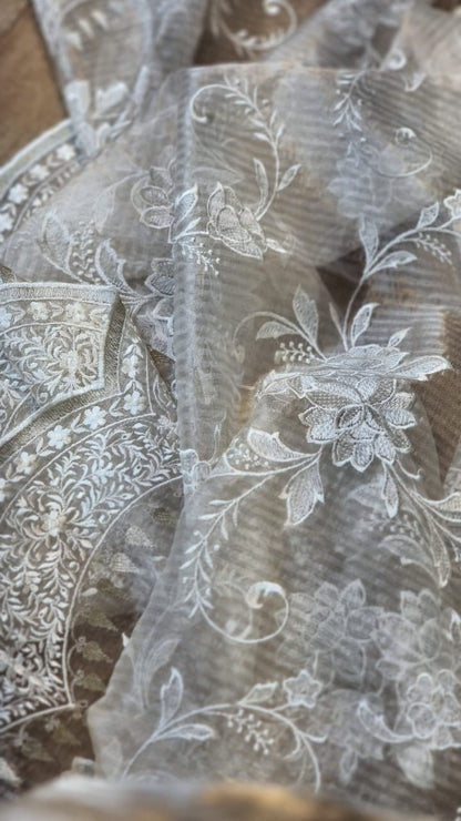 Zynah Nooré – Pure Organza Silk Saree with Golden Zari Stripes & Self Thread Floral Embroidery